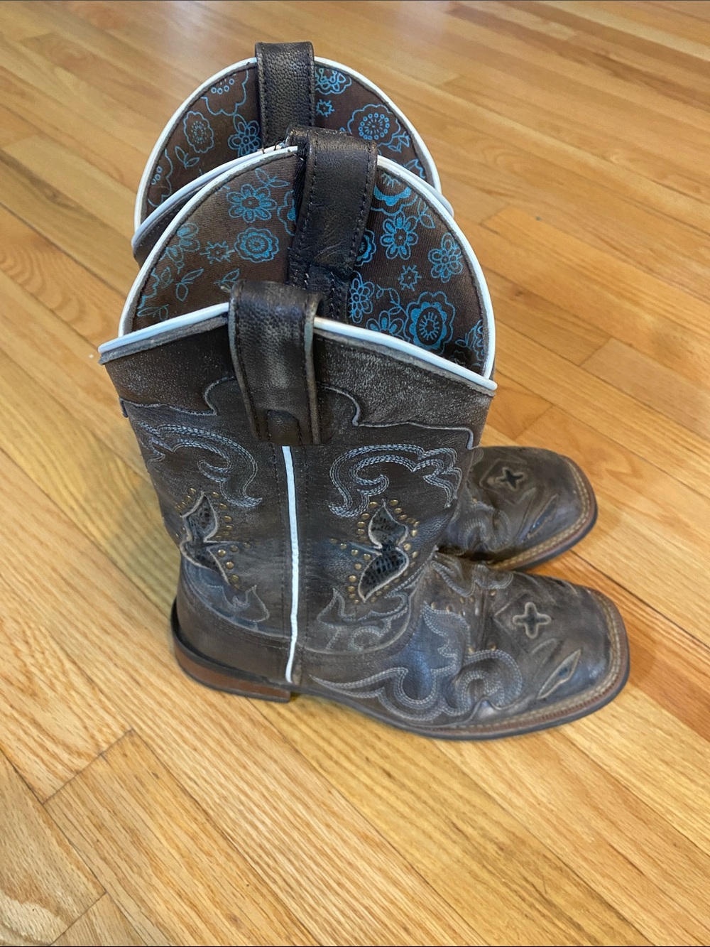 Laredo Brown Leather Cowgirl Boots with Gold Studs. Size 7W. Great condition.